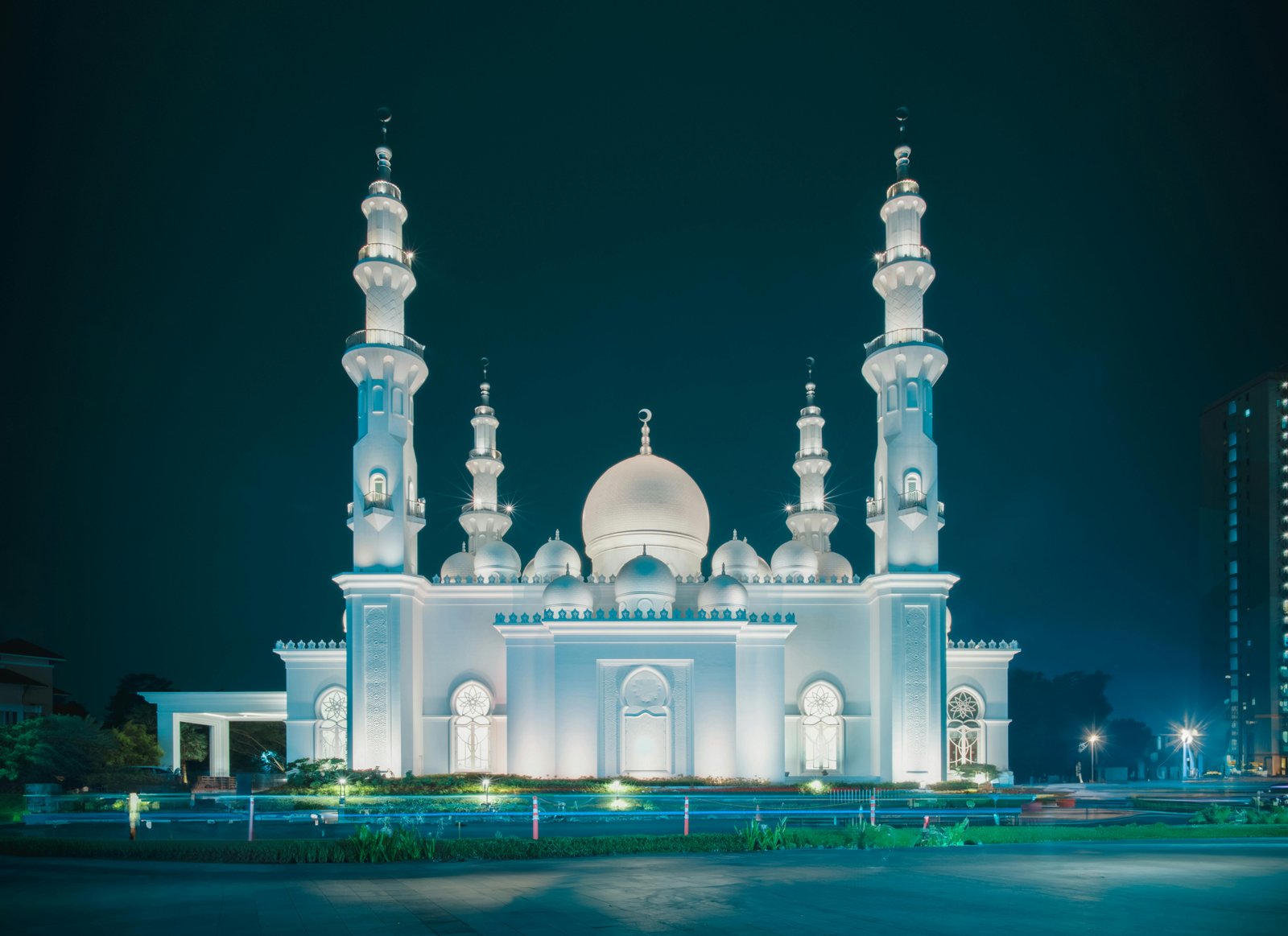 The contextual determinants of mosque design and construction process in the U.S.: the case of the Valley of the Sun