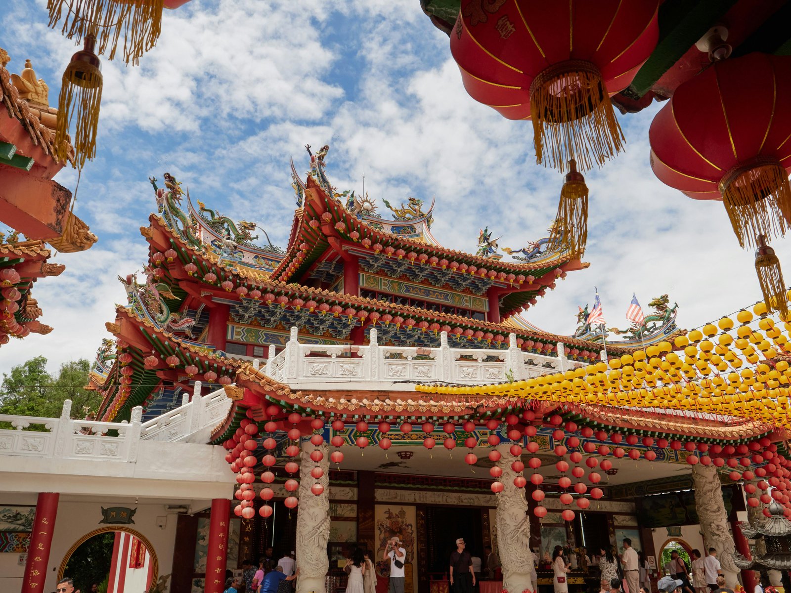 Survival Strategies of the Chinese Community in Preserving Historical and Cultural Legacies in Semarang, Indonesia