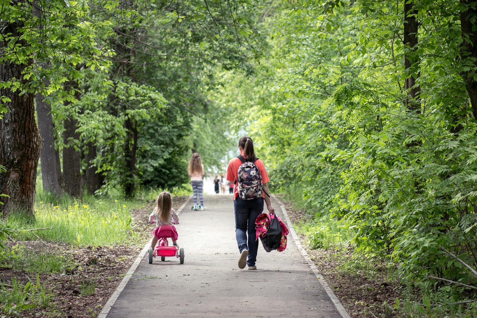 “Feels Like a Drop in the Ocean”: Parenting Children Amid the Climate Change Era