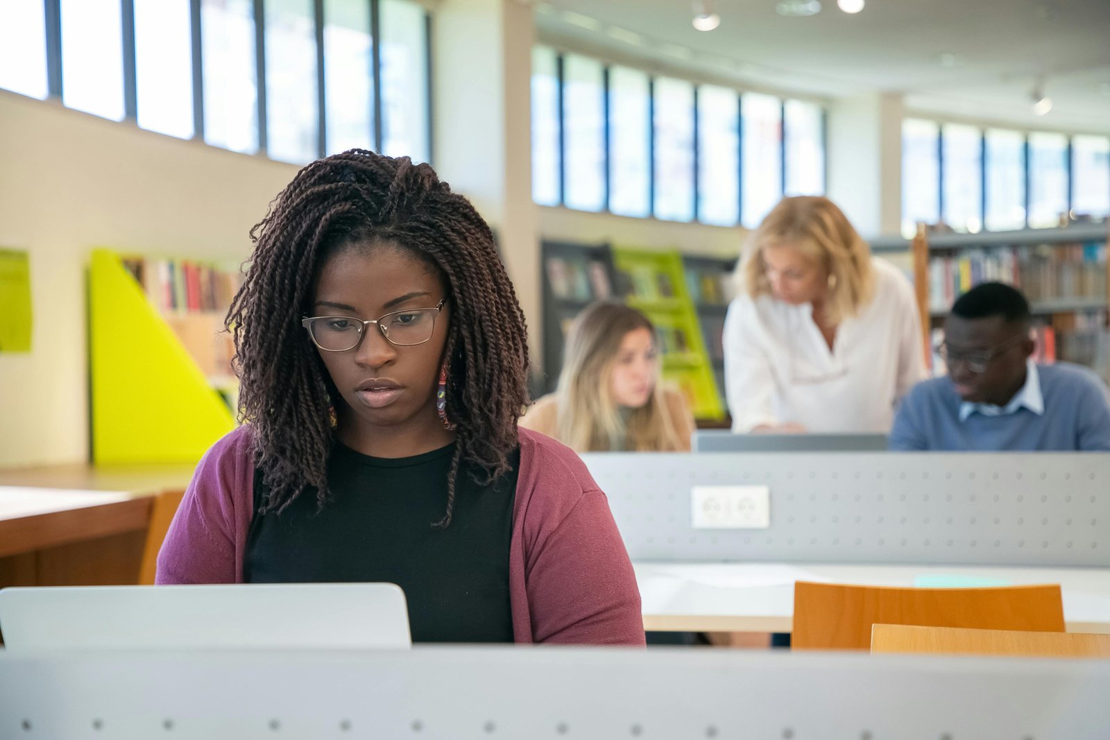 Reimagining Higher Education through Open Educational Resources: A Comprehensive Review