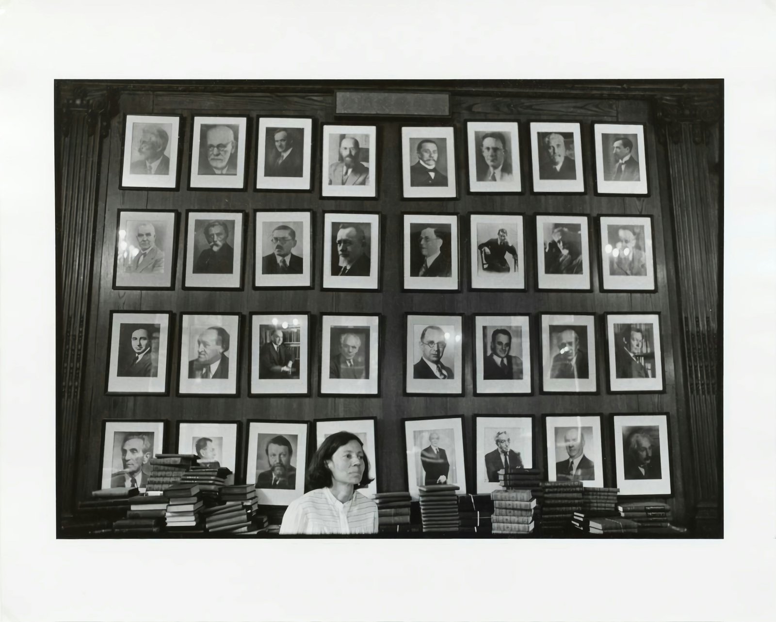 Enhanced archival metadata through AI: a case study of digitized photograph descriptions