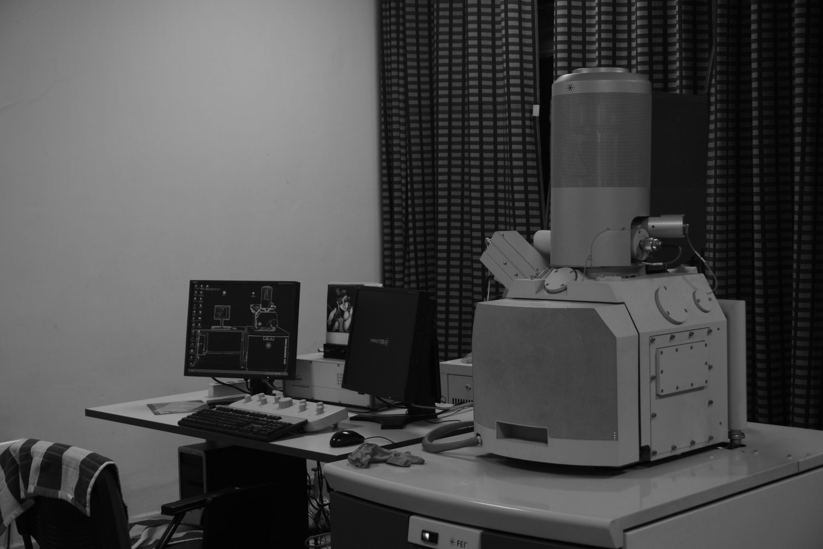 Scatter radiation effects of titanium osteosynthesis plates in mandibular reconstruction: An experimental 3D-printed phantom and cell culture study