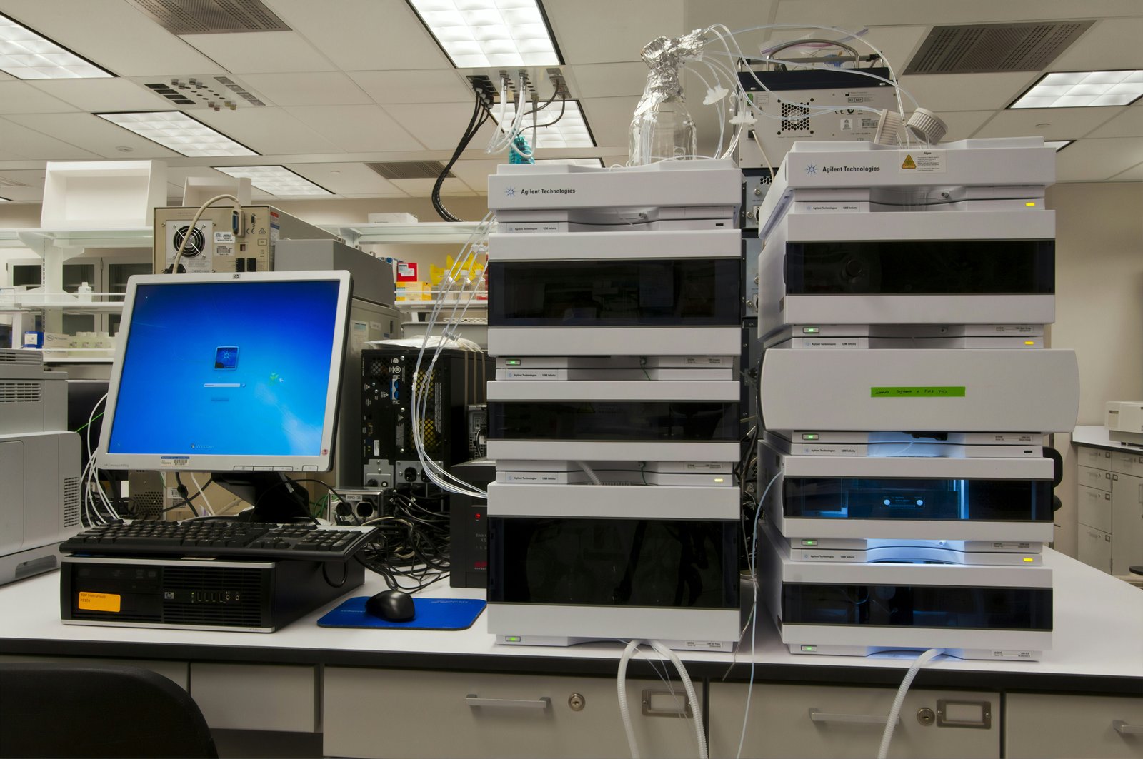 Energy-dependent selective bond cleavage induced by low-energy electrons in DNA films deposited from buffered solutions: Insights from XPS