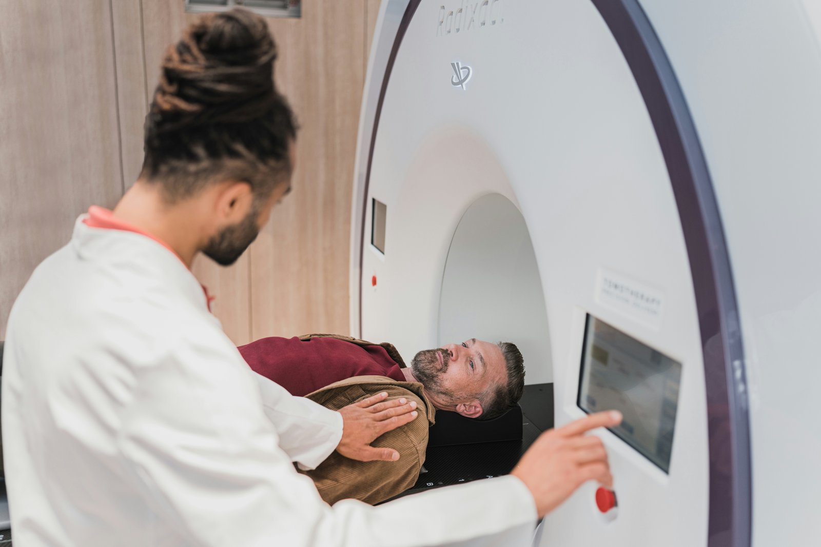 Correlation between multi-parameter echocardiographic indicators and adverse pregnancy outcomes in women of advanced maternal age with pregnancy-induced hypertension syndrome: clinical application value