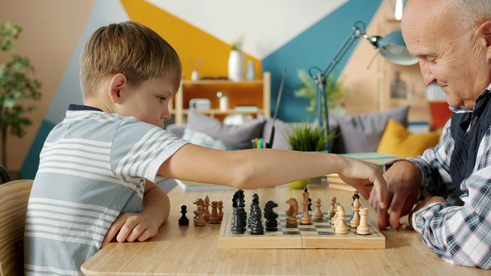 Children’s resource taking varies with experimentally manipulated relative status