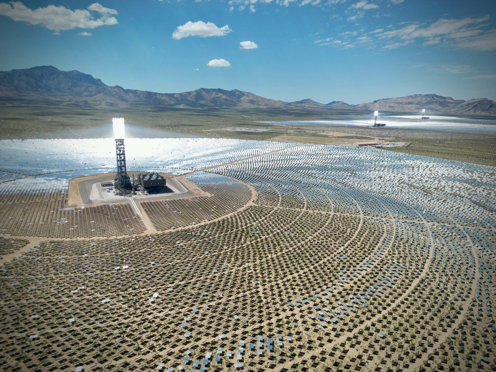 Techno-economic analysis of an integrated desalination-renewable-hydrogen system for zero-emission freshwater and electricity production