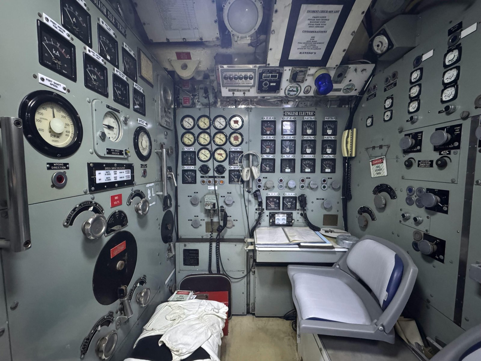 A full-resolution multiphysics model of the Molten Salt Reactor Experiment
