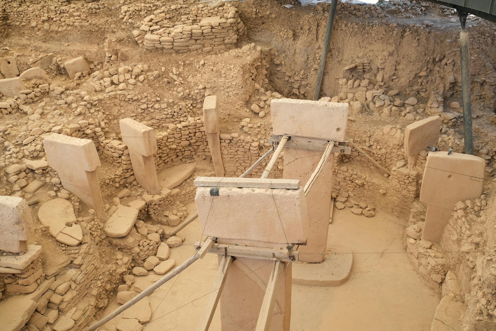 Multiple pathways to applied archaeology, actionability and intervention: a response to Davies & Lunn-Rockliffe