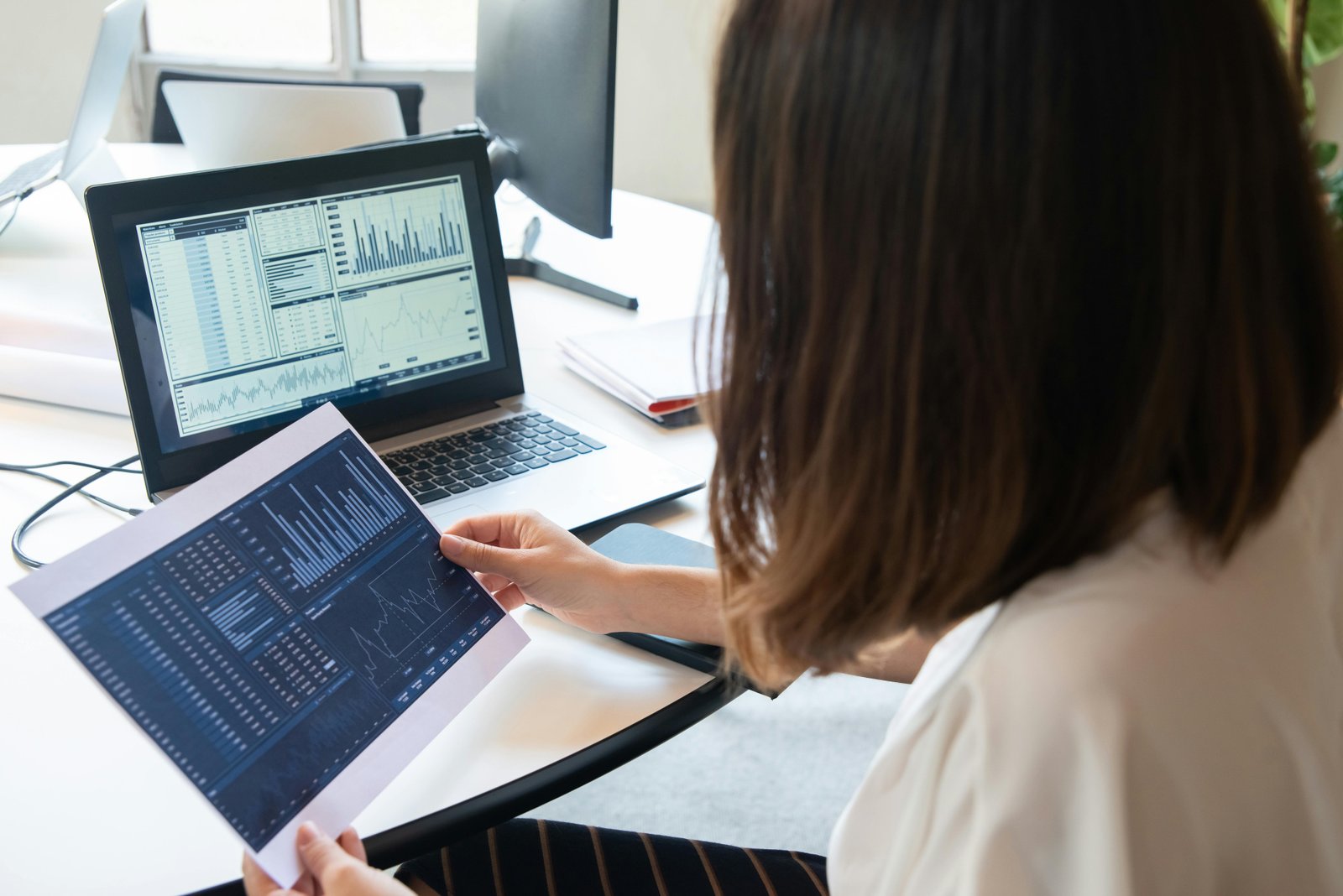Bridging Academia and Industry in Business Analytics Education: Insights from the National University of Singapore