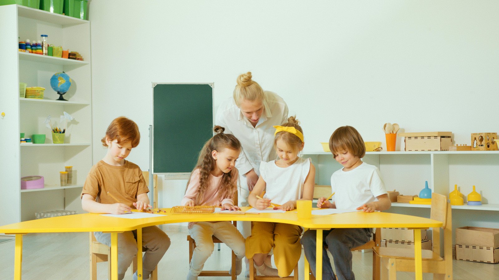 A dynamic bidirectional system of perceived teacher boredom, language learners’ boredom, and L2 writing motivation: a feedback loop system