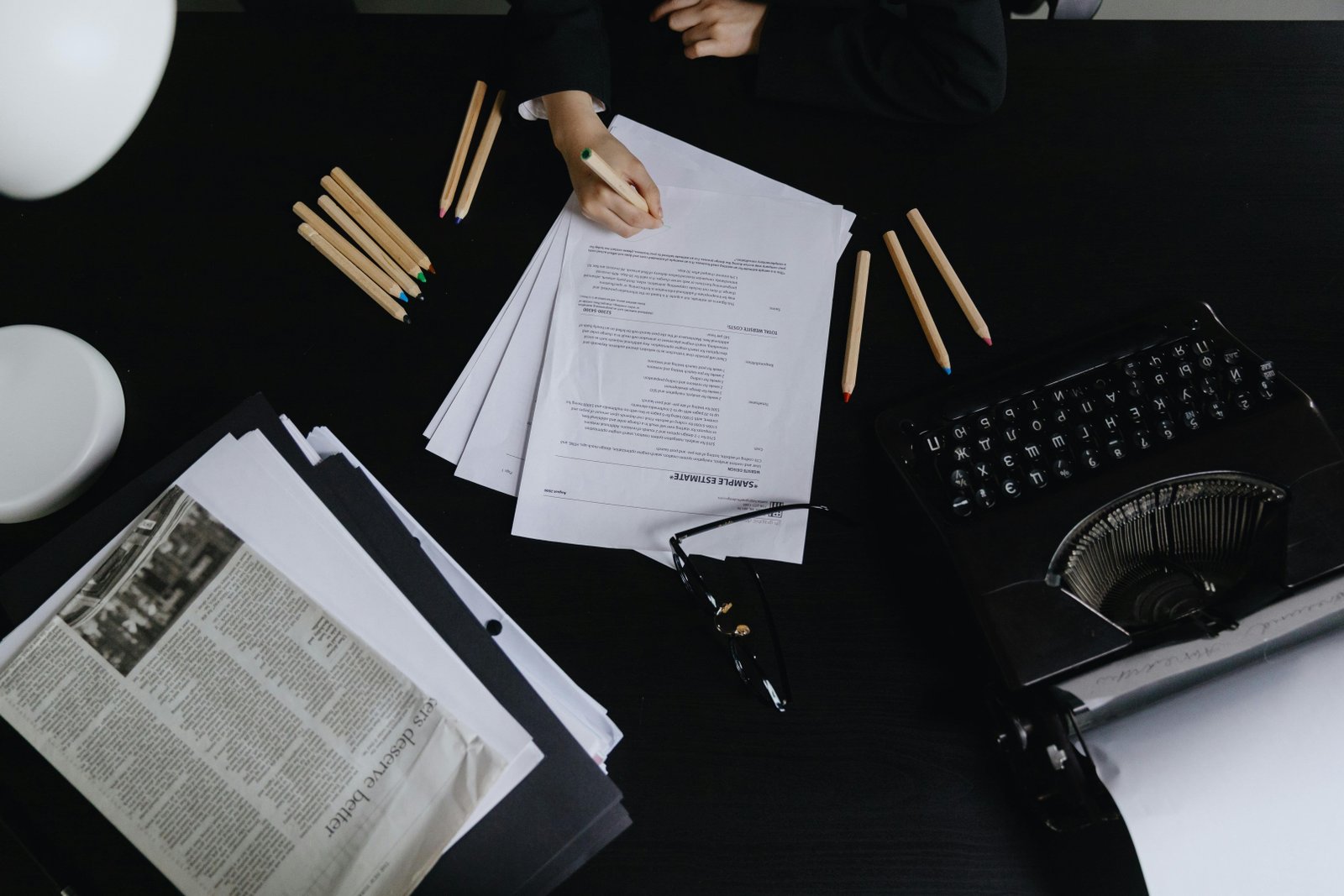 On the Relationship Between Logic’s Neutrality and Theory Closure