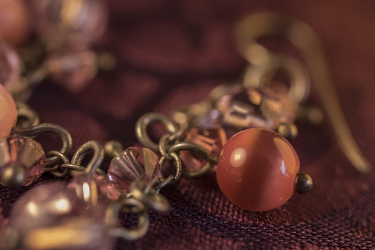 An early historic bleach-decorated carnelian bead from Sumhuram (Dhofar, Oman): Personal possession or traded commodity?