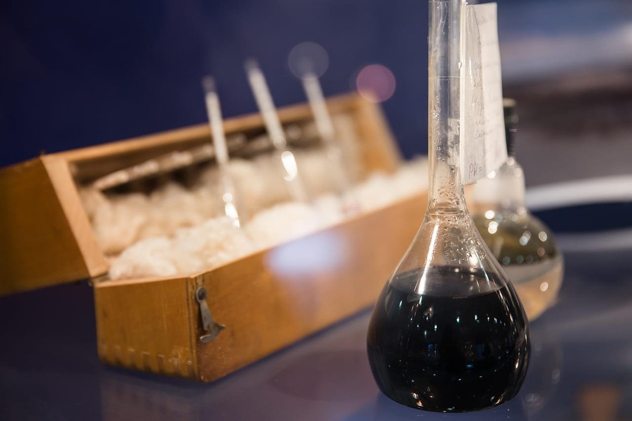 Isolation and Structural Characterization of Se‐Hügerschoff Intermediates Derived From 4‐Bromoaniline