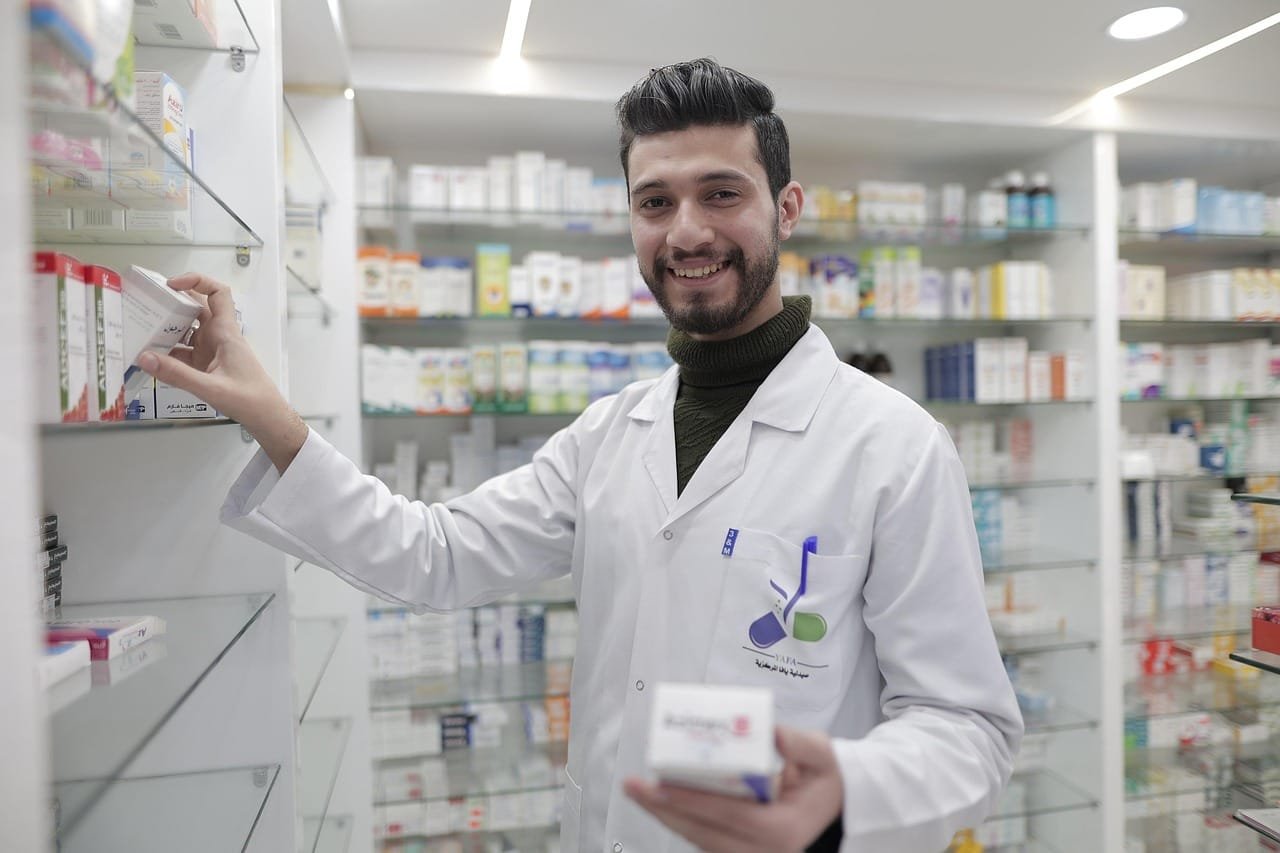 Medicine retailers in Goma, the “white coats of the pharmacy”: unity among diversity