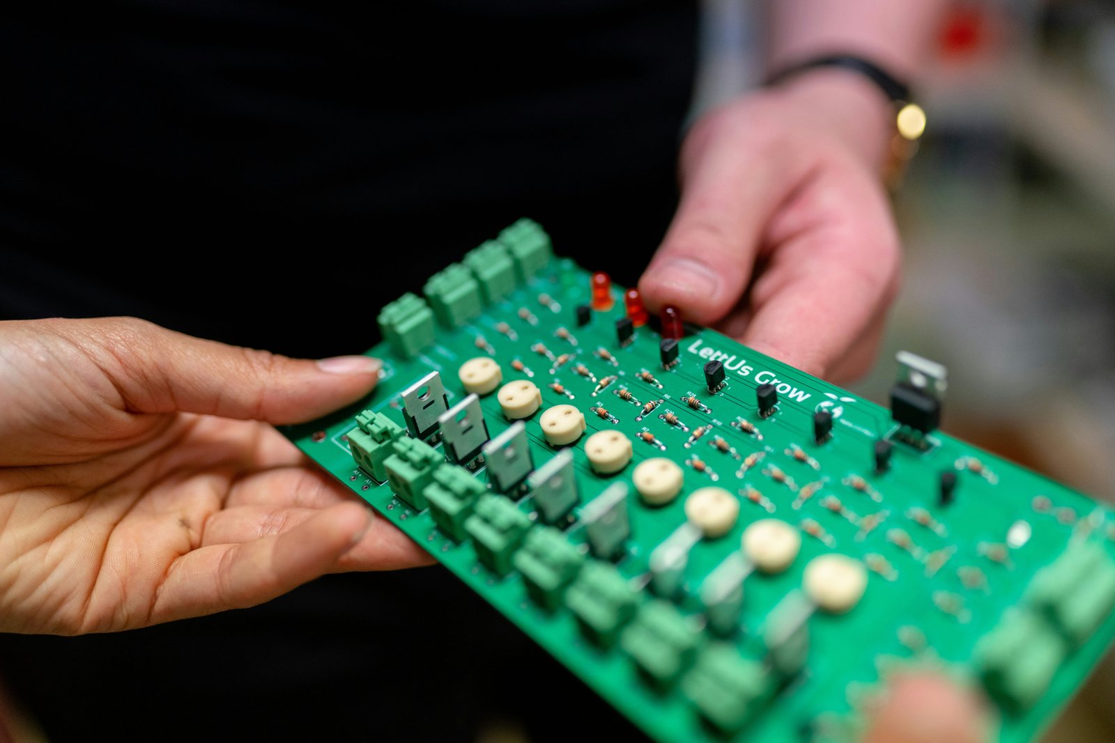 A robust, real‑time telemetry protocol for miniaturized neural implants using off‑the‑shelf hardware