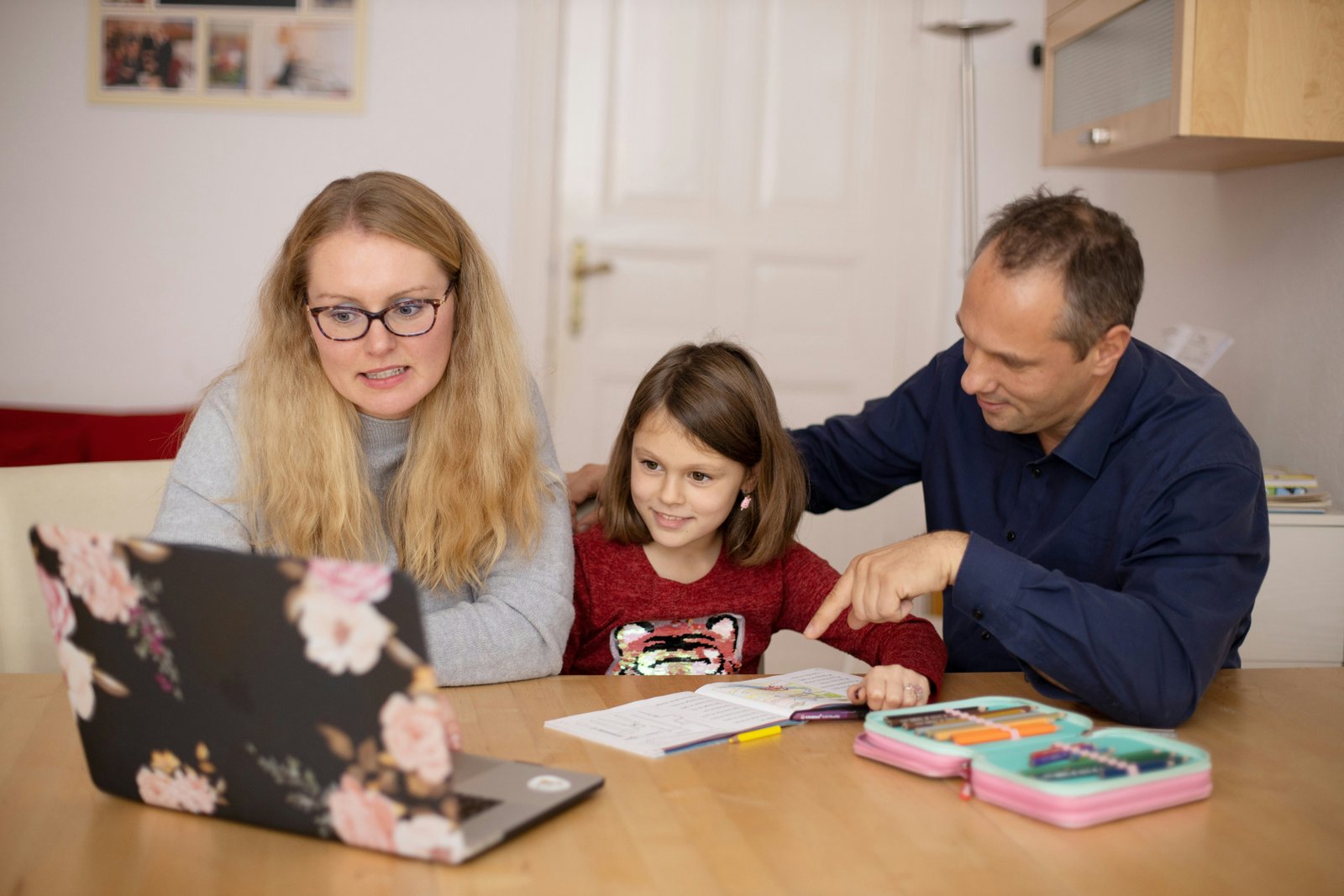 Do executive functions moderate or mediate? exploring their role in the prospective association between psychopathic traits and conduct problems in children