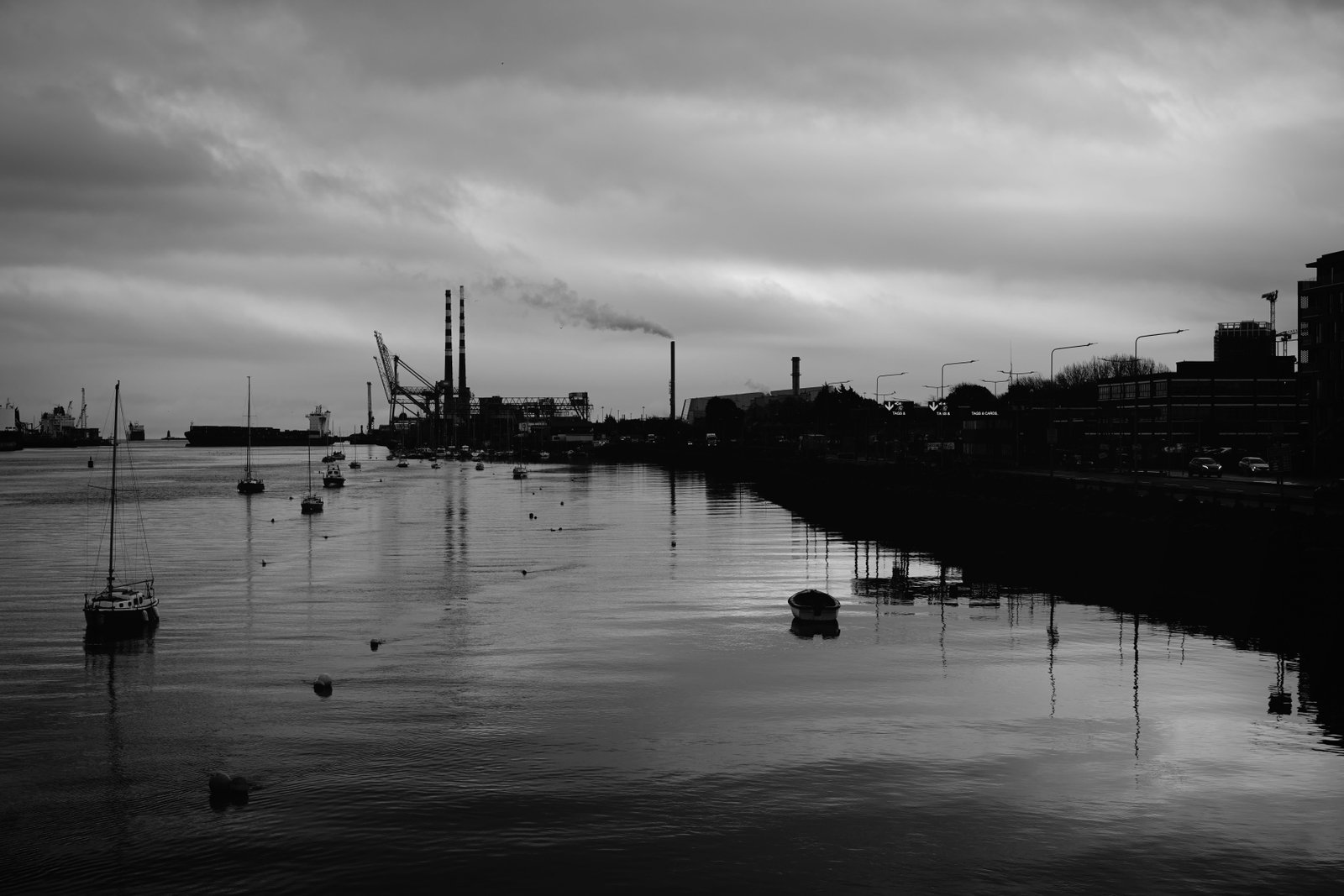 Pollution transfer and environmental health implications: network evolution and proximity mechanisms in the Yangtze River Delta, China