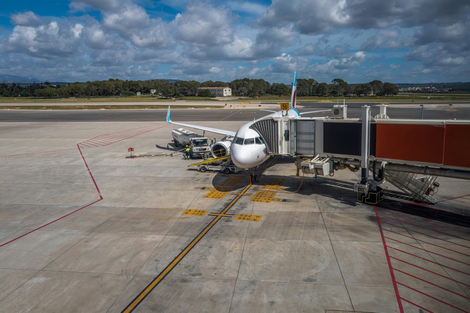 Ripple Effects of Slot Deregulation: Evidence from Newark Liberty’s 2016 FAA Reclassification