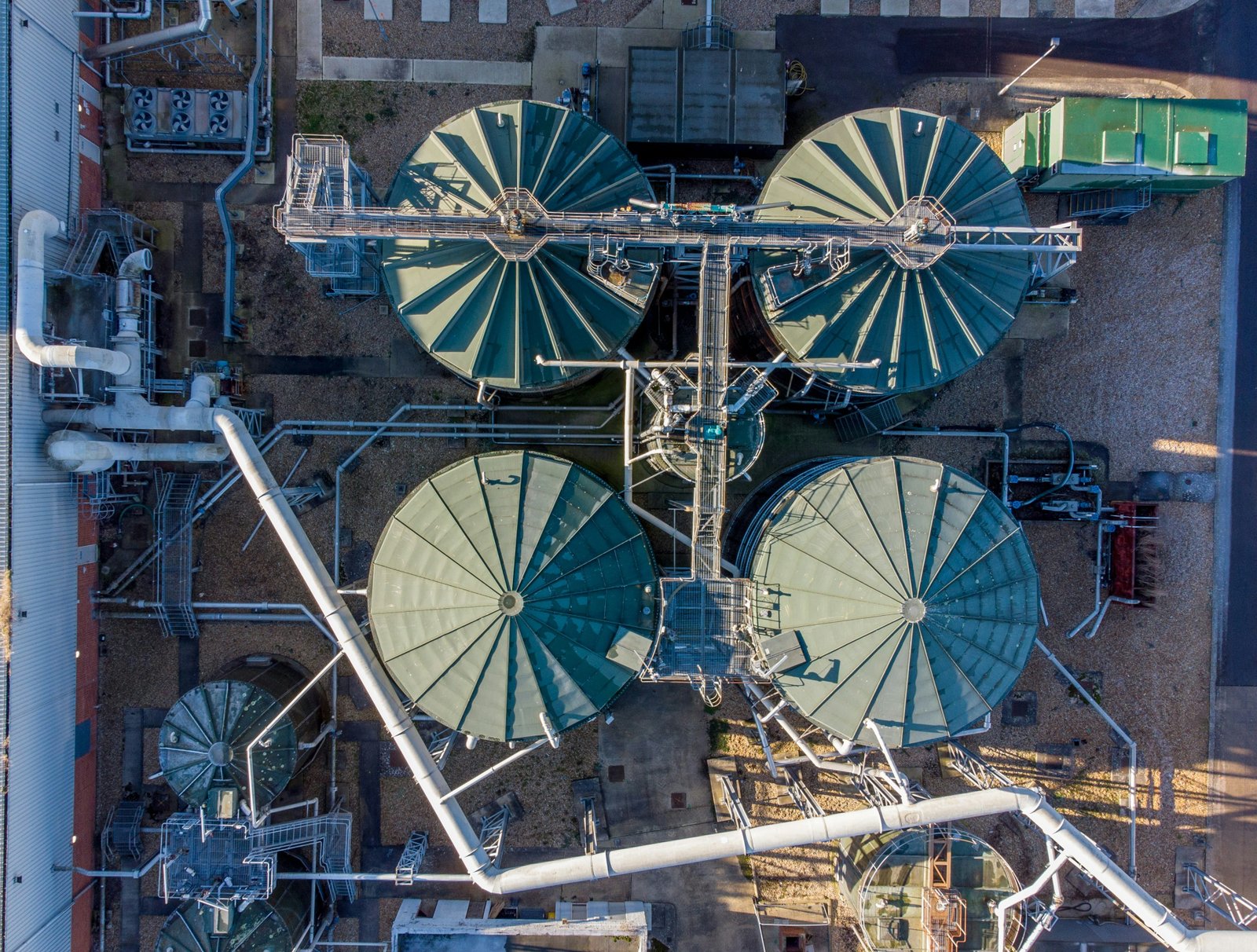 Model establishment and characteristic analyses methods for compressed air energy storage participating in multiple active power regulation services