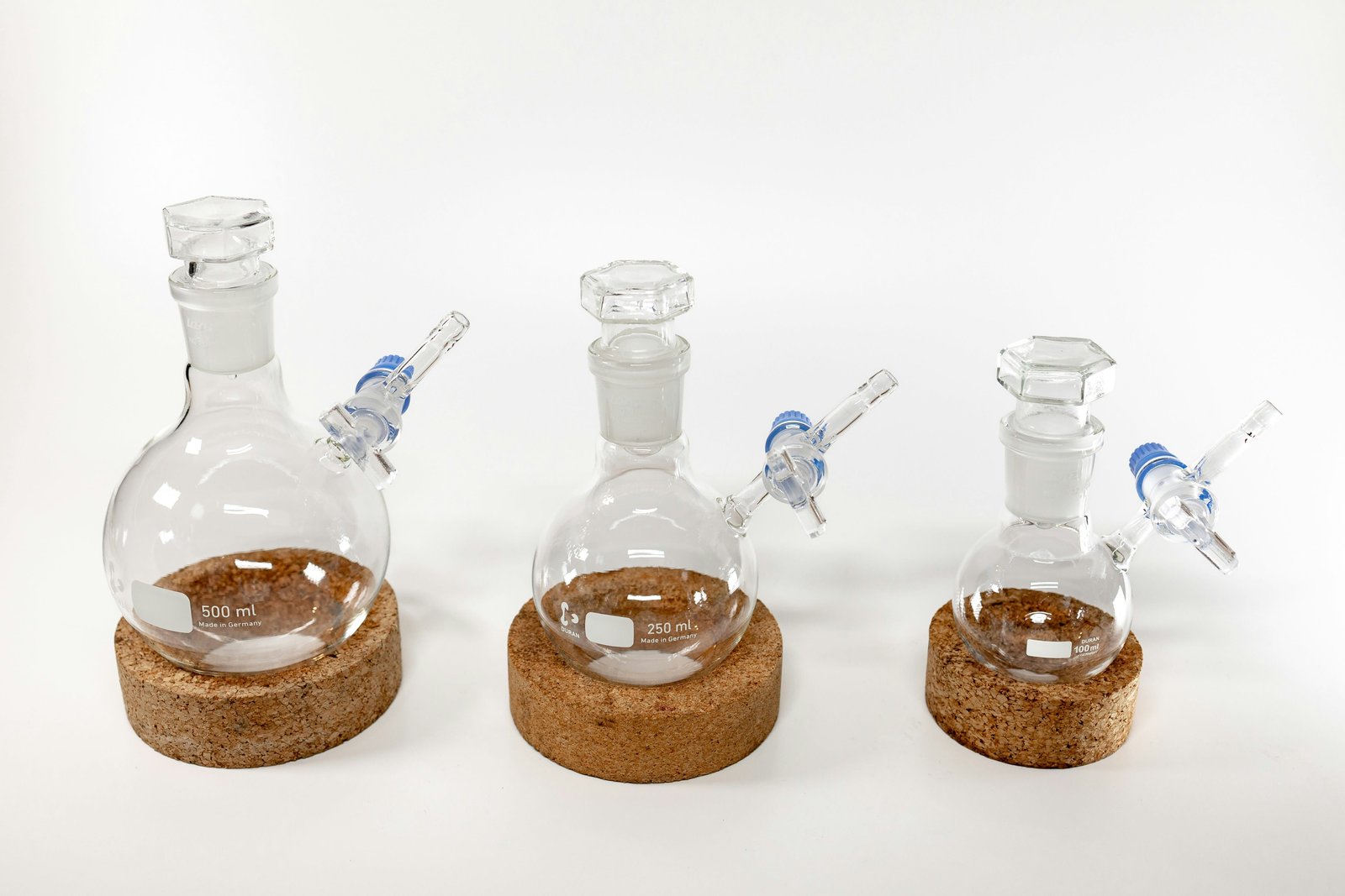 Miniaturized liquid-liquid extraction for selective separation and enrichment of non- or low-alkylated aromatics from complex mineral oil mixtures