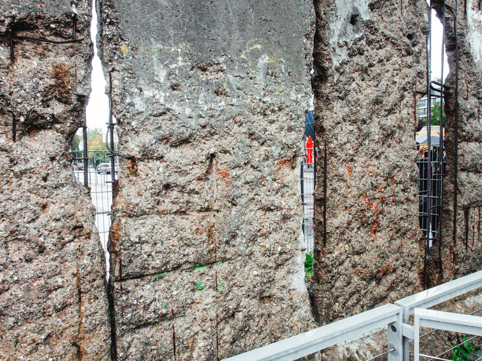 Axial behaviors of confined and unconfined brick masonry pillars